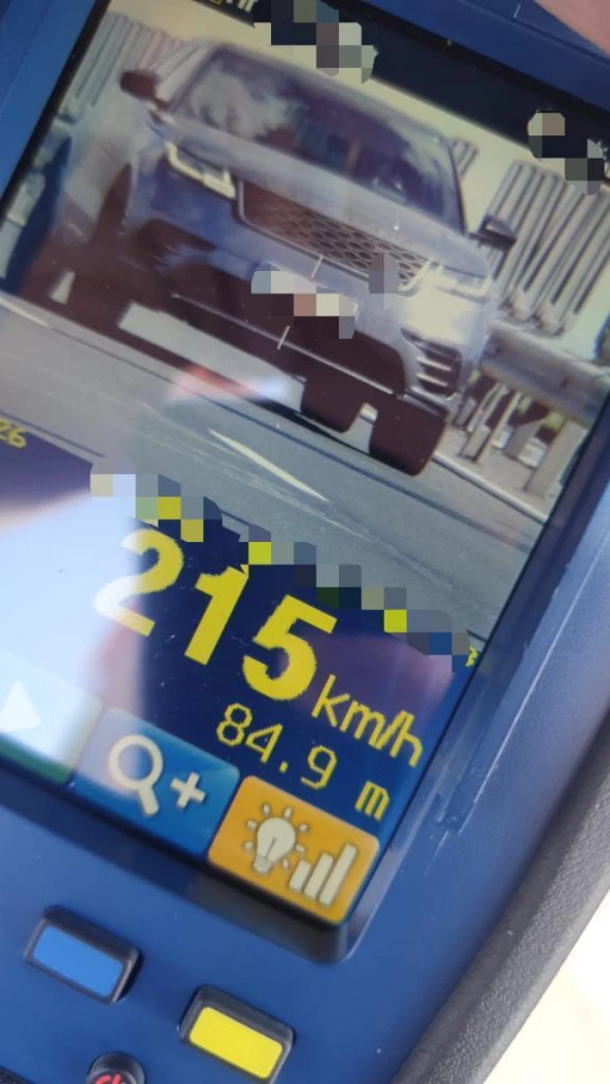 Acțiune pe autostrada Deva-Nădlac. Un șofer a fost prins gonind cu 215 km/h
