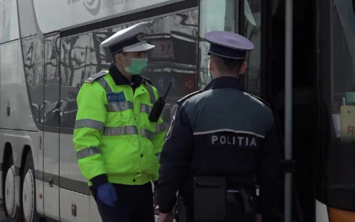 Acțiuni ale polițiștilor arădeni pentru combaterea infectării cu COVID-19