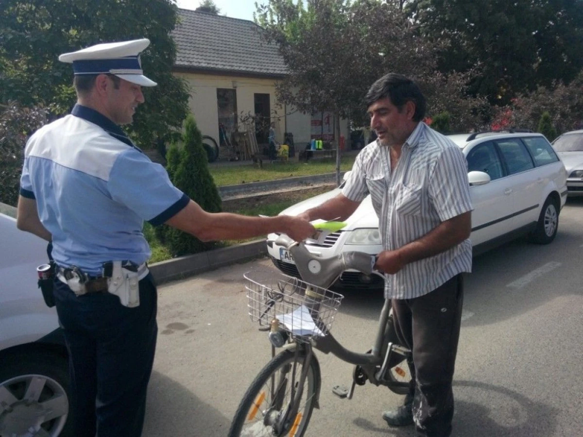 ACTIUNI ALE POLITISTILOR CARE VIZEAZA CONDUITA BICICLISTILOR SI MOPEDISTILOR