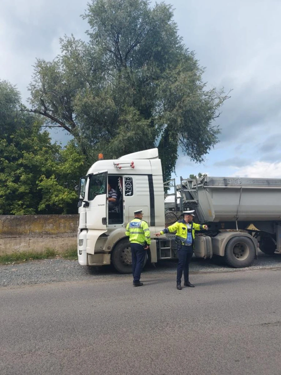 Acțiuni de verificare a legalității transportului de marfă pe drumurile județene