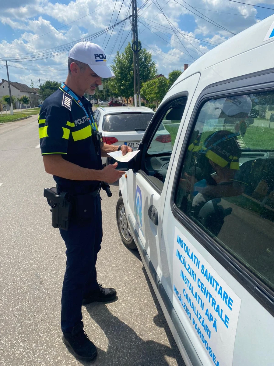 Acțiuni de weekend, pentru polițiștii arădeni. S-au dat sute de sancțiuni