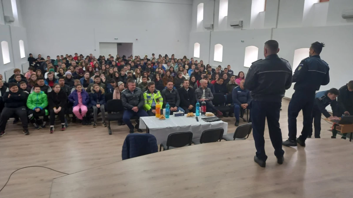 Activități preventive ale polițiștilor arădeni, la Pâncota