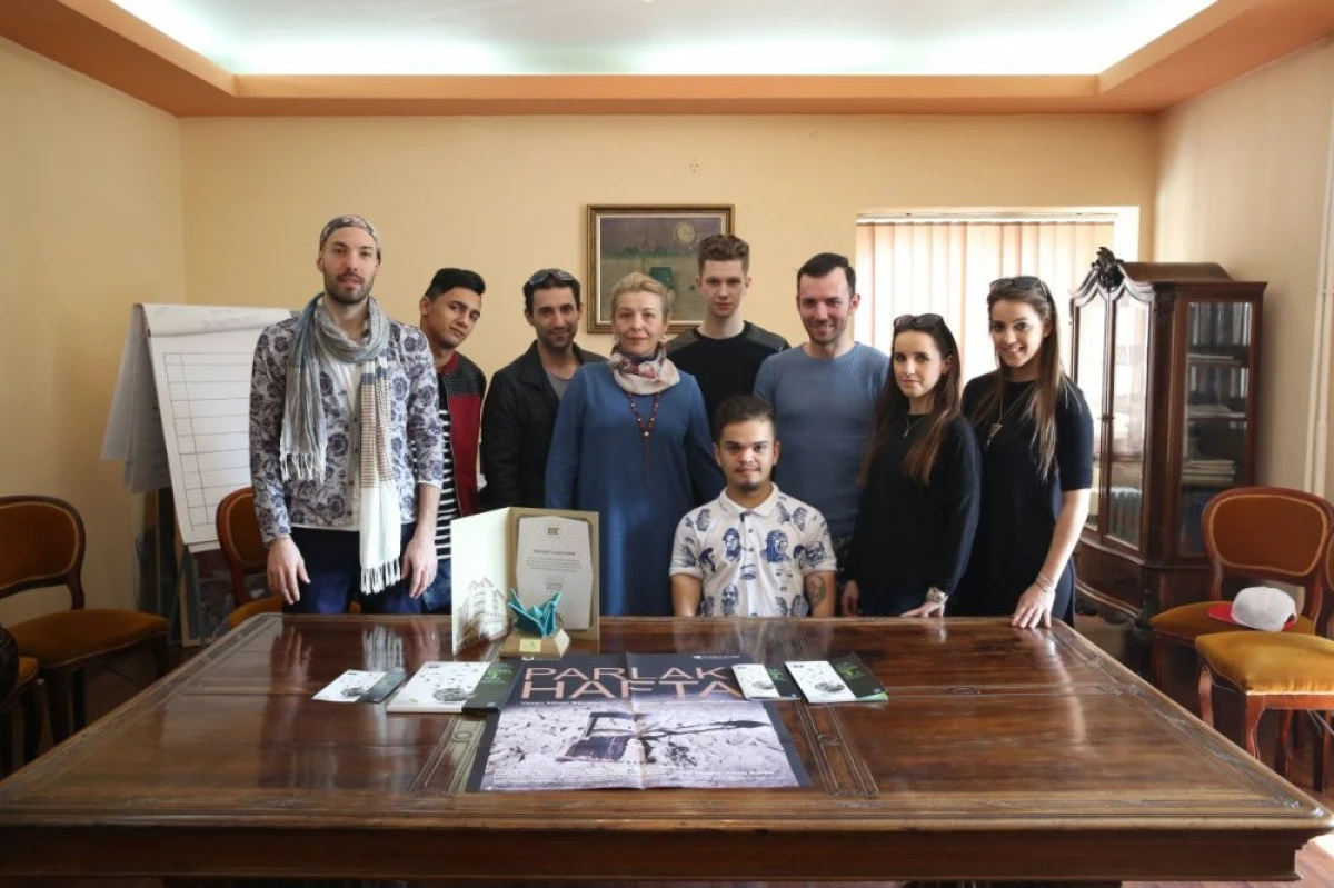 ACTORII ARĂDENI, APLAUDAȚI MINUTE IN ȘIR ÎN TURCIA