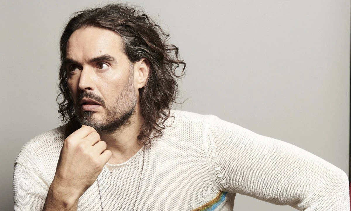 Actorul britanic Russell Brand, acuzat de agresiune sexuală într-un proces intentat la New York