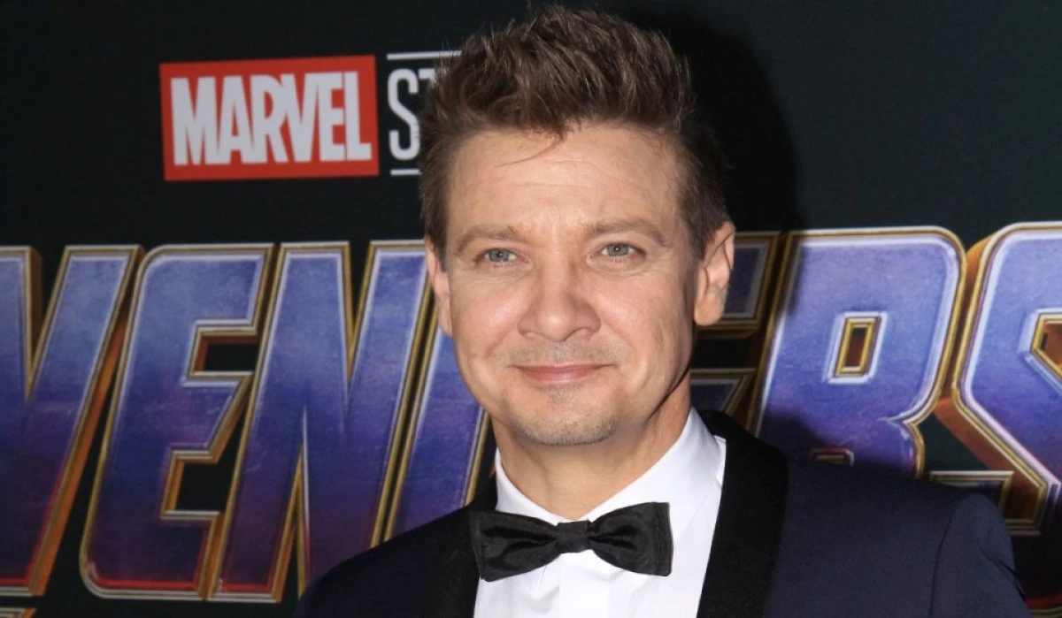 Actorul Jeremy Renner, în stare critică după ce s-a accidentat grav în timp ce curăţa zăpada