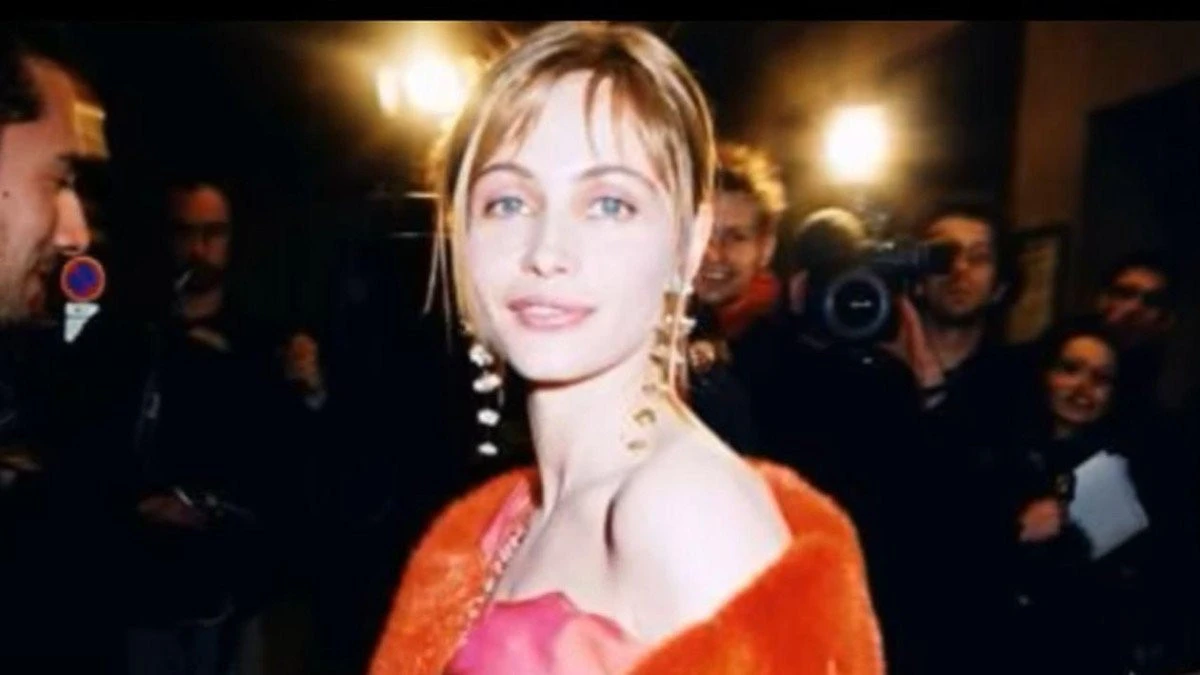 Actrița Emmanuelle Béart spune că timp de 4 ani a fost victima unui incest în copilărie