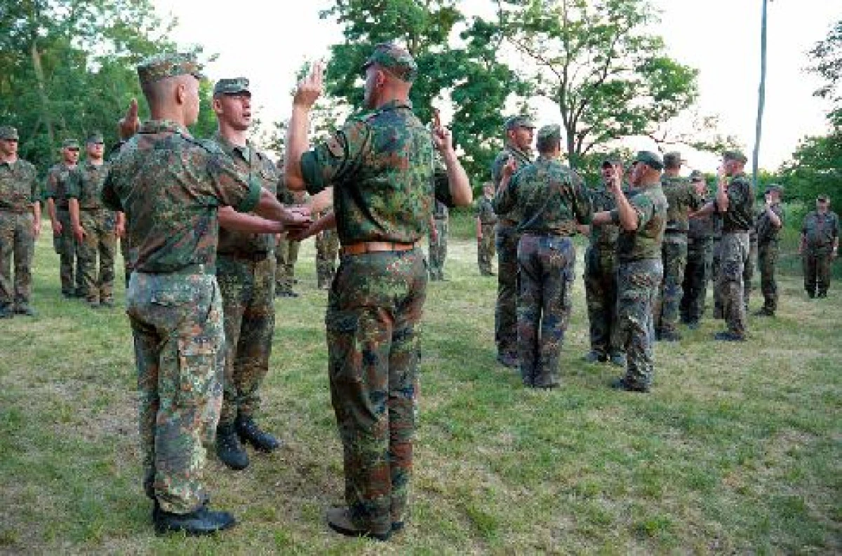 ACUZATII GRAVE: TINERI DIN ZIMANDUL NOU SE INSTRUIESC IN TABERE MILITARE DIN UNGARIA