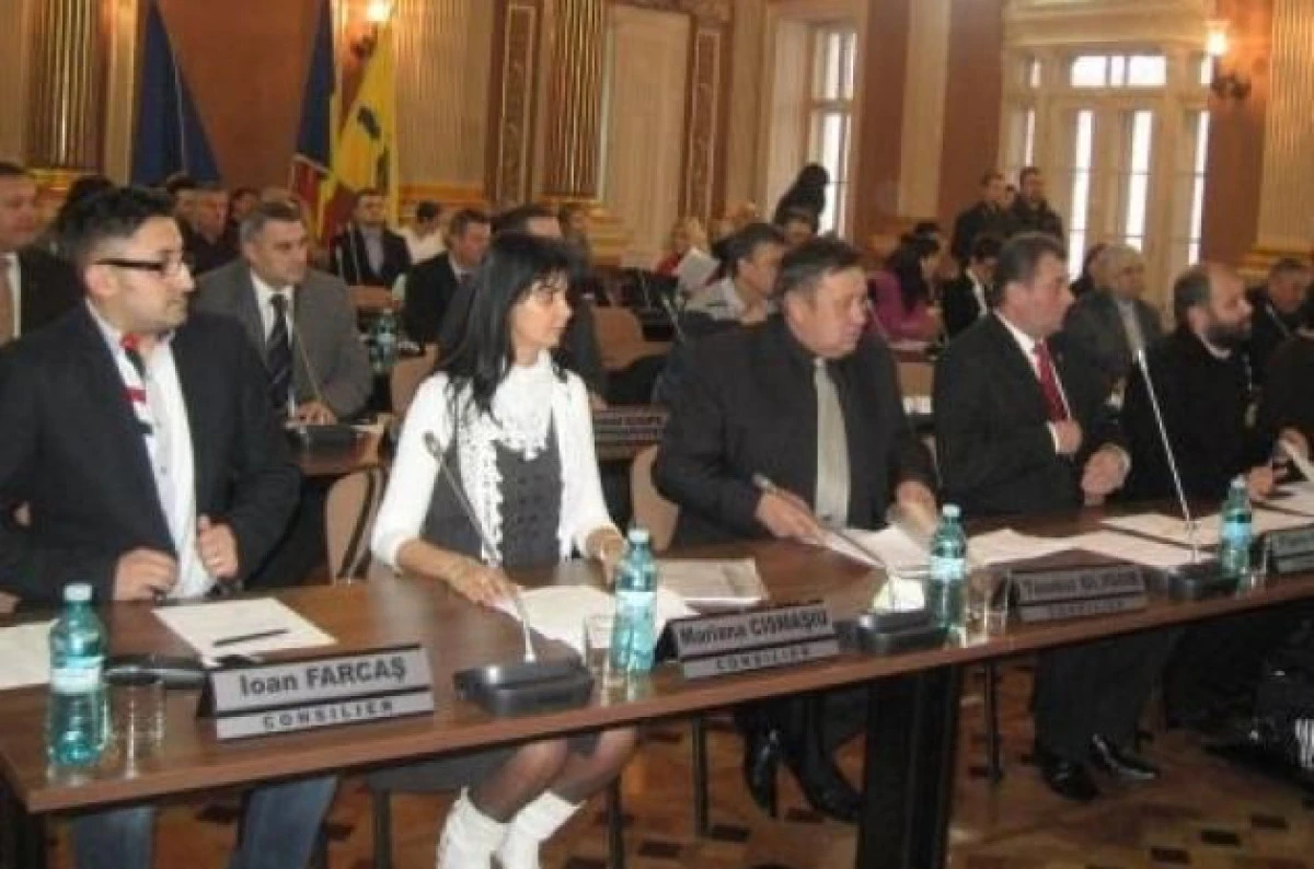 ADEVARATA POLITICA DE DREAPTA: STRANDUL SI PATINOARUL SUNT IN PARAGINA, PDL CERE MAJORAREA TARIFELOR