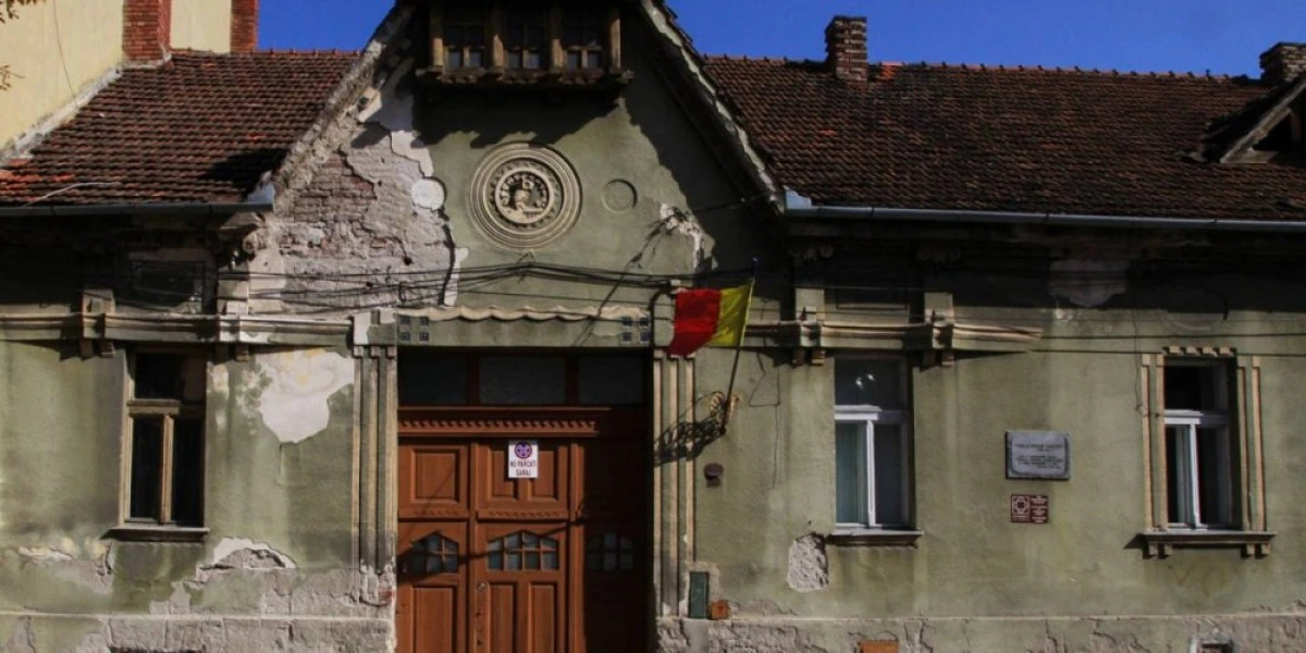 Administraţia Falcă îşi bate joc de istoria Aradului