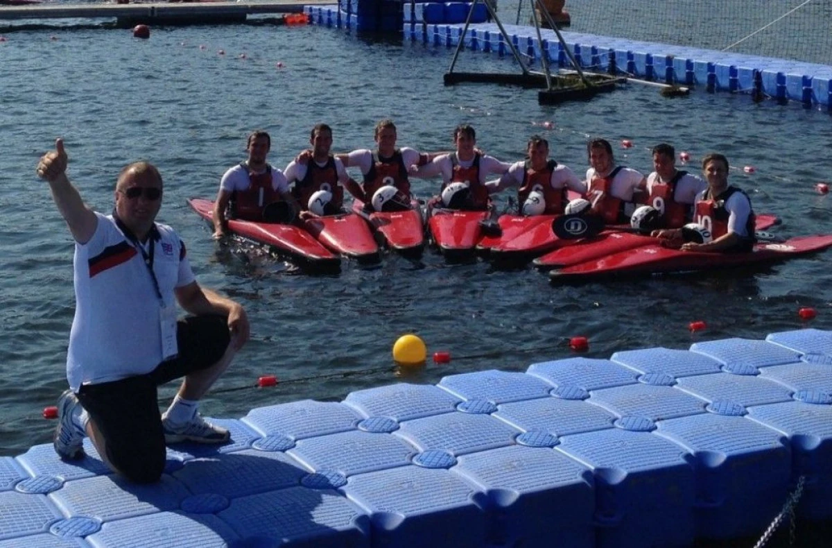 ADRIAN BUDUREAN ANTRENEAZA CANOE POLO SI BASCHET IN MAREA BRITANIE
