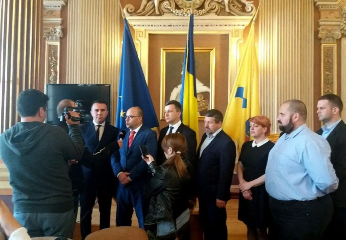 Adrian Todor: ”La comanda lui Gheorghe Falcă, PNL şi UDMR adâncesc criza gunoaielor”