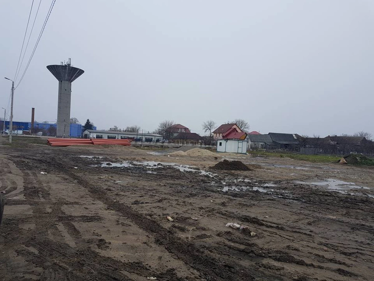 Afaceri necurate la Sântana. Primăria vinde un teren la preț de nimic