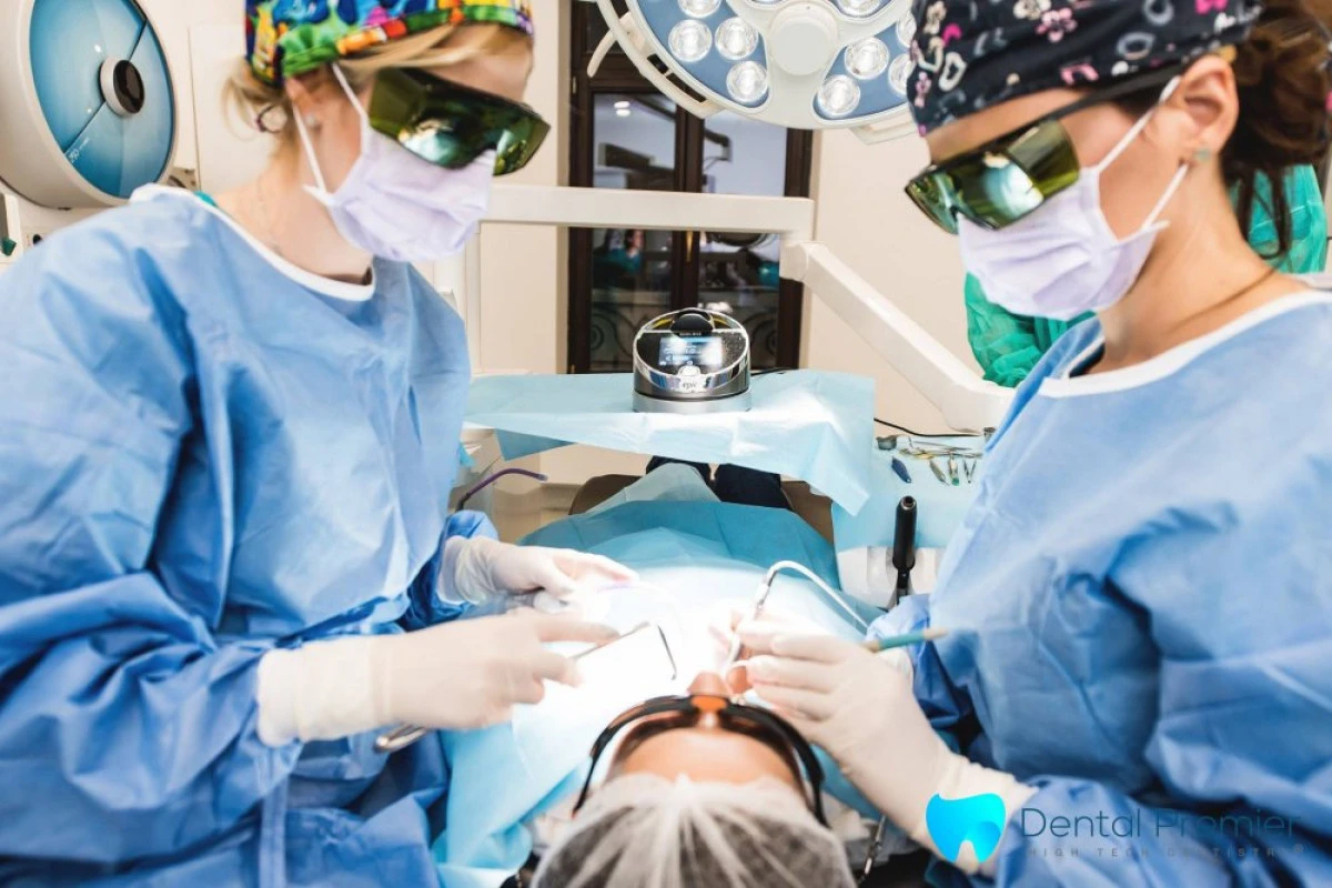 Află mai multe despre implantul dentar care are loc la Dental Premier