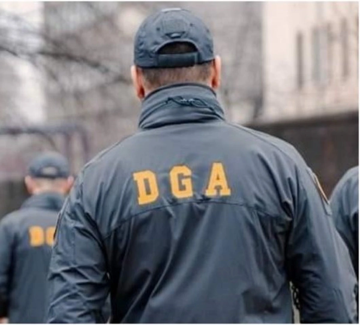 Agentul de poliție din cadrul Biroului Rutier Arad, prins în timp ce lua mită, reținut pentru 24 de ore