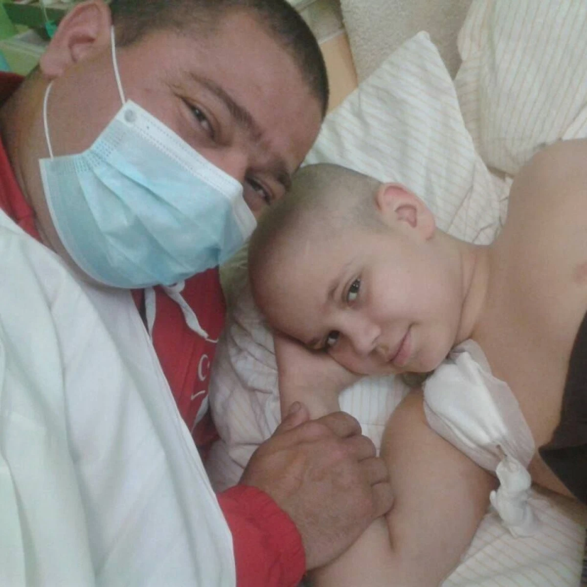 AJUTĂ-L PE DAVID, UN COPIL DE 10 ANI CARE SE LUPTĂ CU O FORMĂ RARĂ DE CANCER