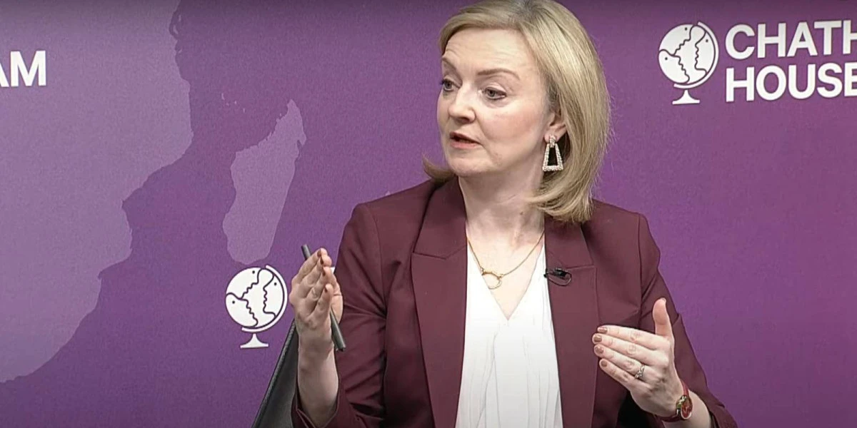 Al 15-lea premier din era Elisabetei a II-a: Britanicii află azi cine îi va conduce după Boris Johnson