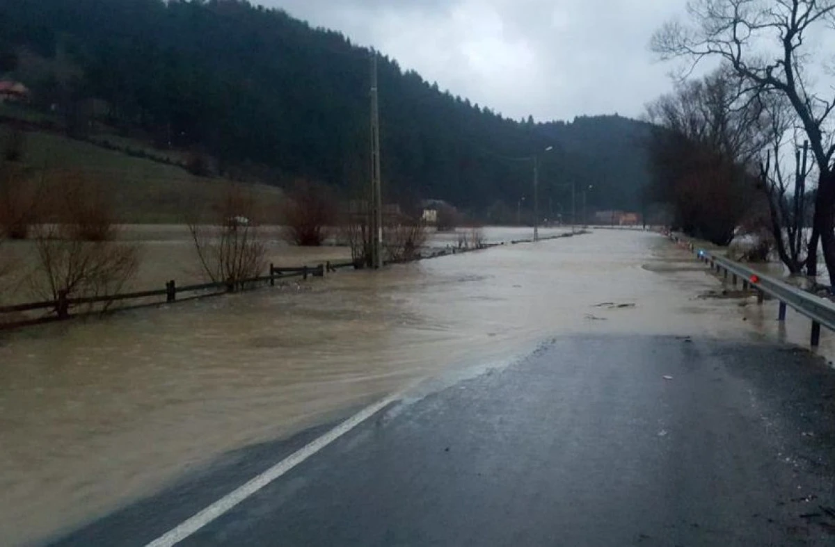 Alertă de inundaţii pentru judeţul Arad