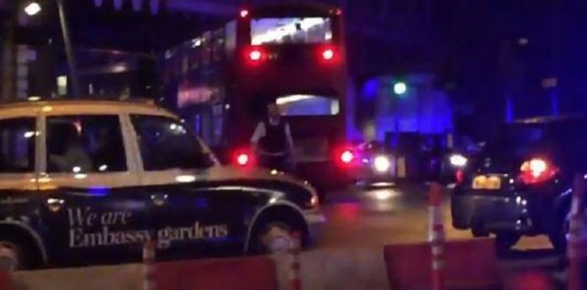 Alertă de securitate la Londra după ce o mașină a intrat într-un grup de oameni