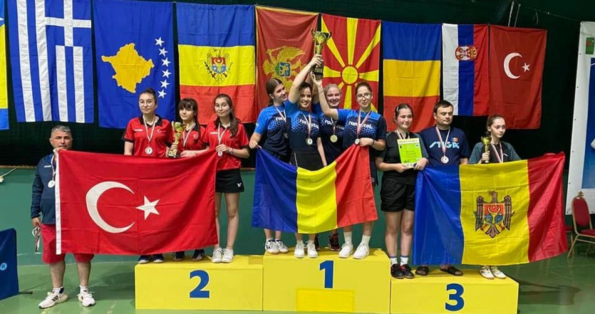 Alesia Sferlea este campioană balcanică la tenis de masă, cu naţionala de cadete! (FOTO)