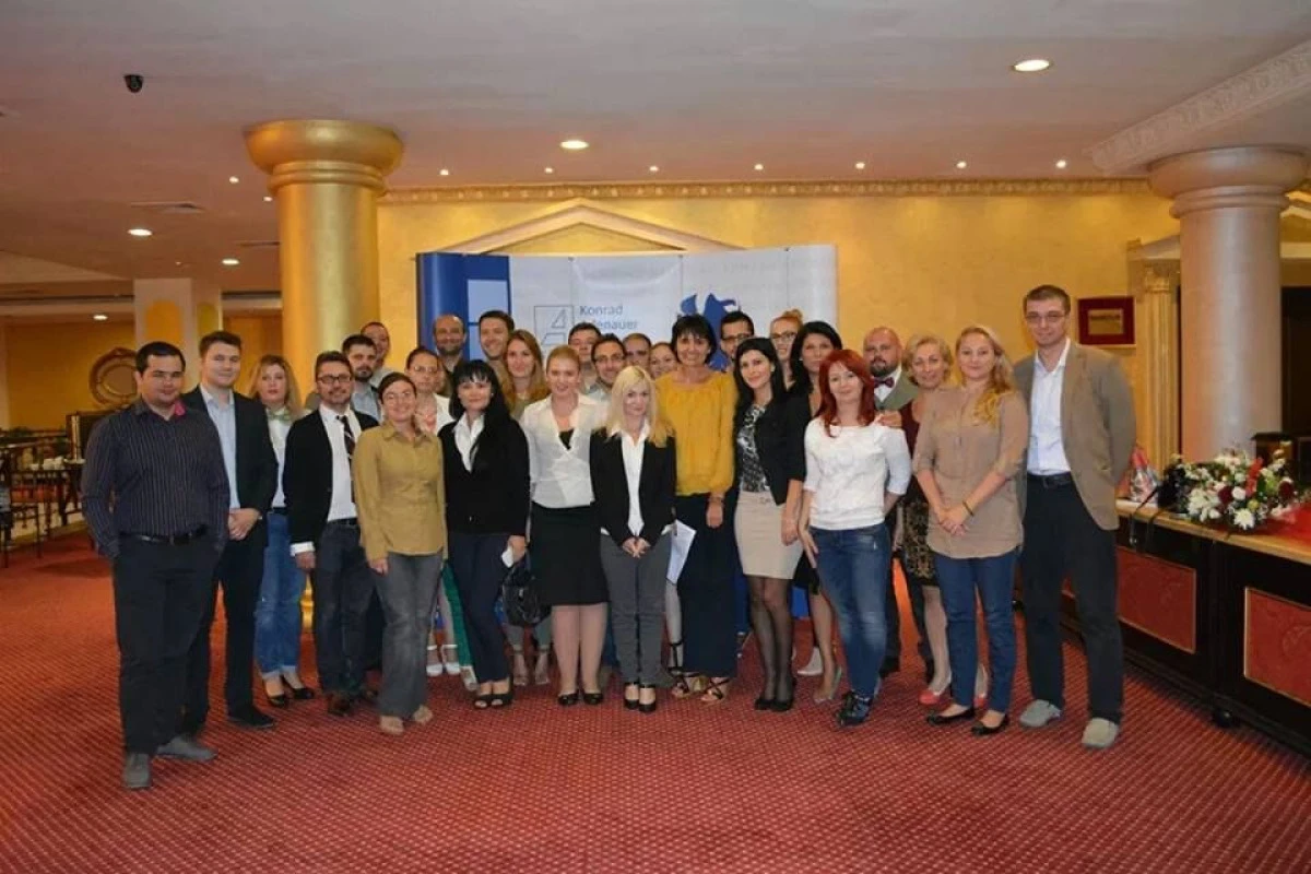 ALIANTA CRESTIN LIBERALA CONTINUA SA INVESTEASCA IN TINERI