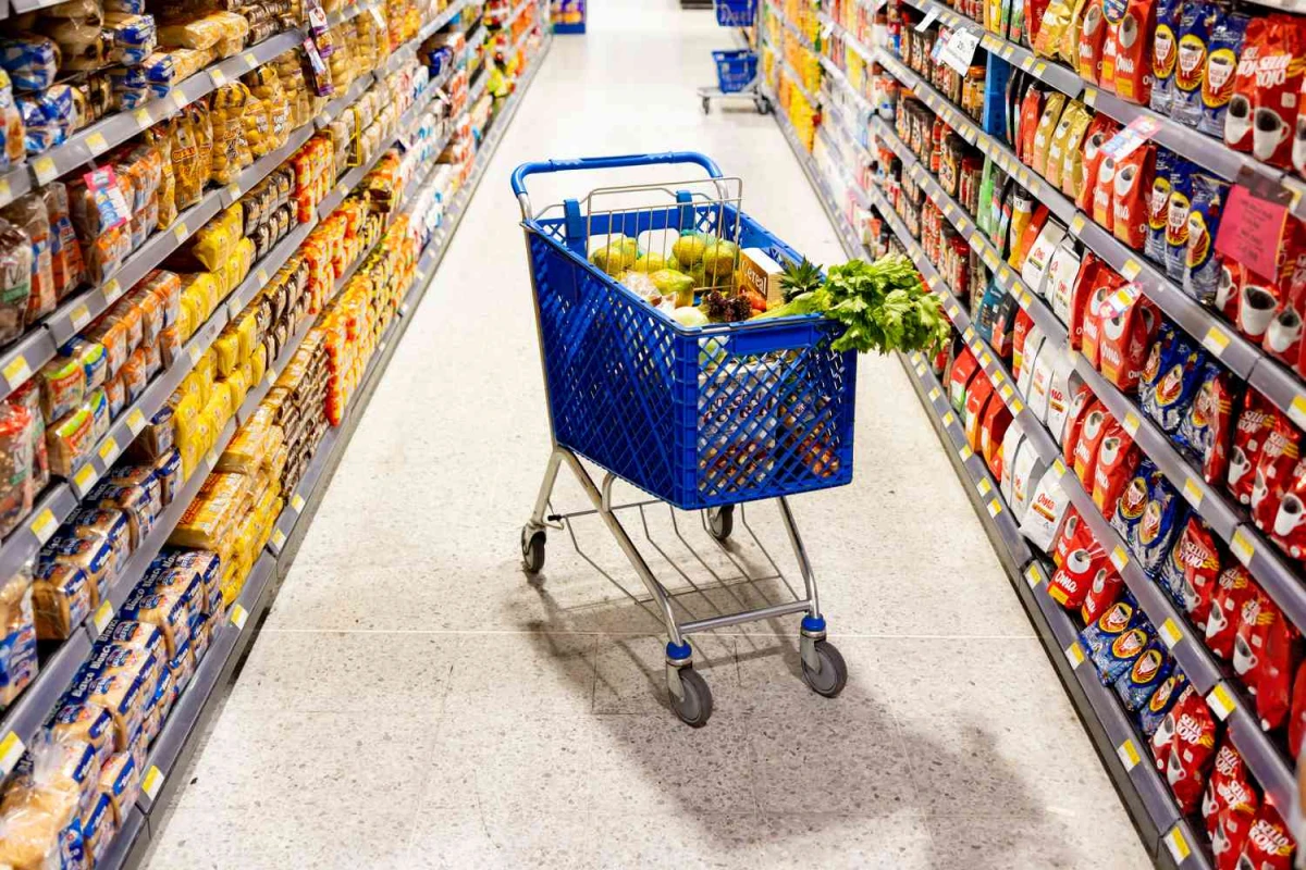 Alimentele s-au scumpit cu 53% în cinci ani. România, pe locul trei în Uniunea Europeană