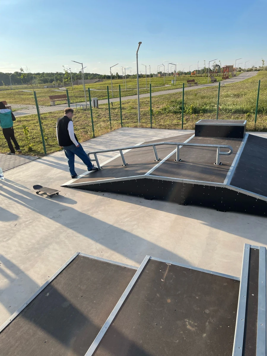 Alt skatepark din Arad, inutilizabil din cauza incompetenței unei firme nespecializate: Un nou eșec pentru comunitatea de skateri