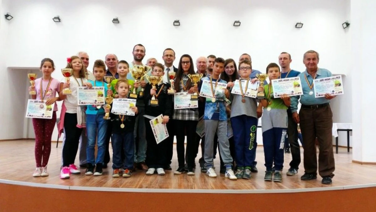 AMATORII S-AU INTRECUT LA LIPOVA IN CAMPIONATUL JUDETEAN DE SAH RAPID