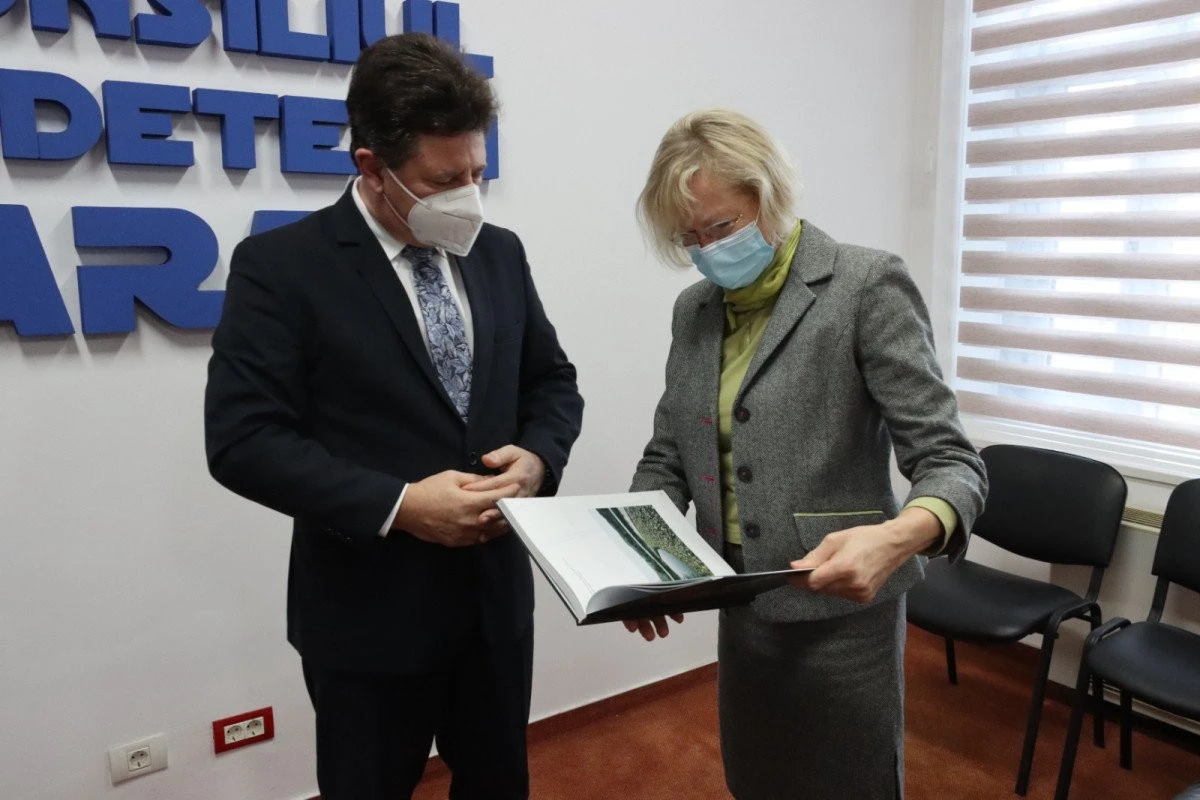 Ambasadorul Republicii Slovenia în România, Excelenţa Sa Lea Stančič, în vizită la Consiliul Județean Arad