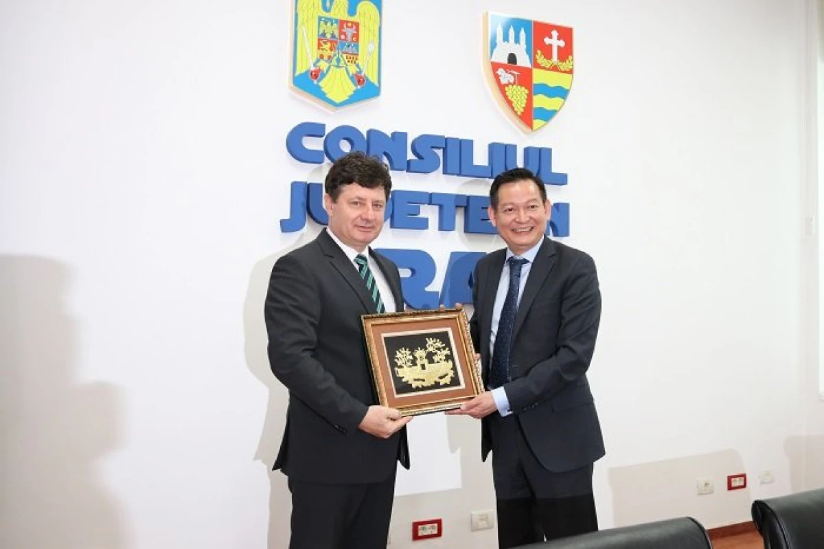 Ambasadorul Republicii Socialiste Vietnam, în vizită oficială la Consiliul Județean Arad