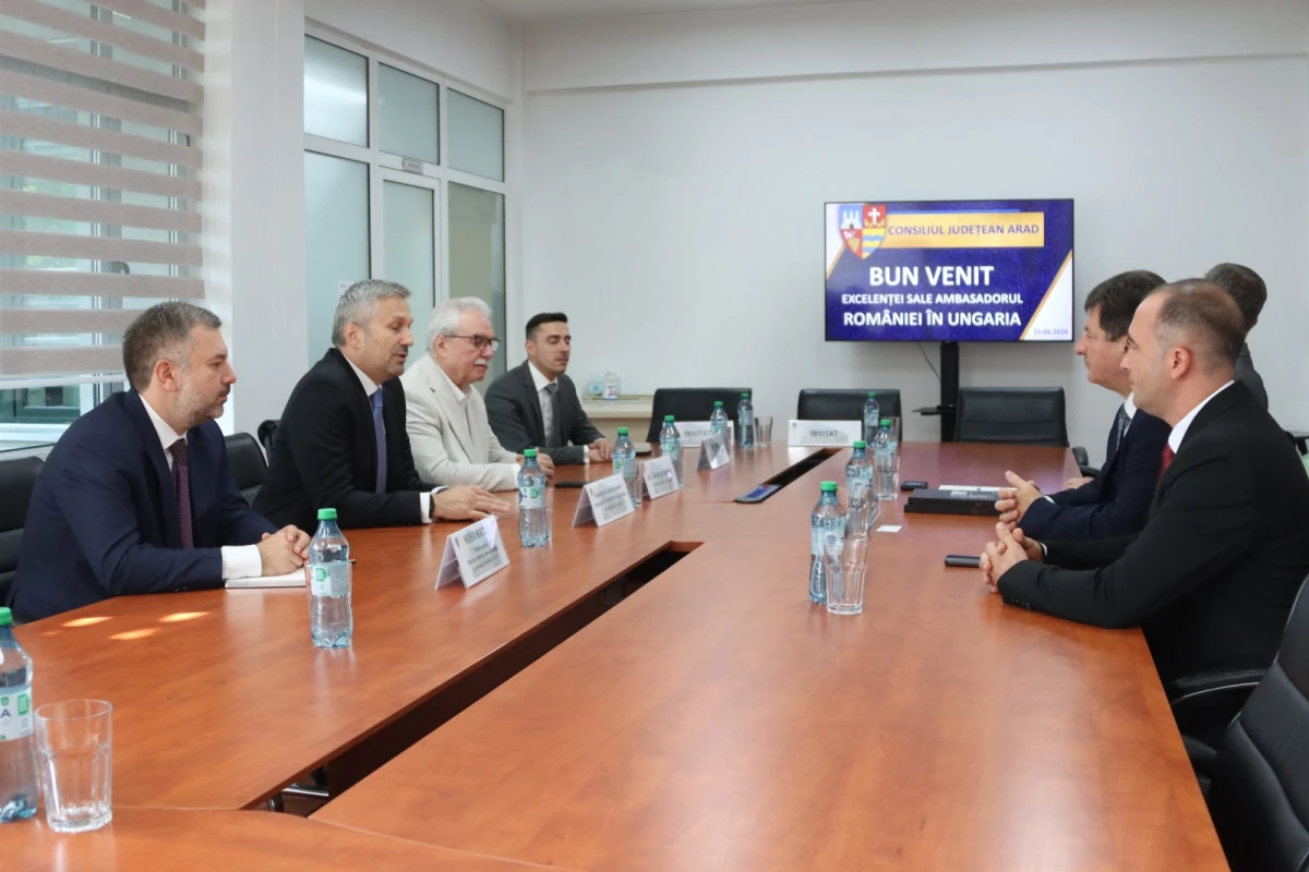 Ambasadorul României în Ungaria, Gabriel Șopandă, în vizită la Consiliul Județean Arad