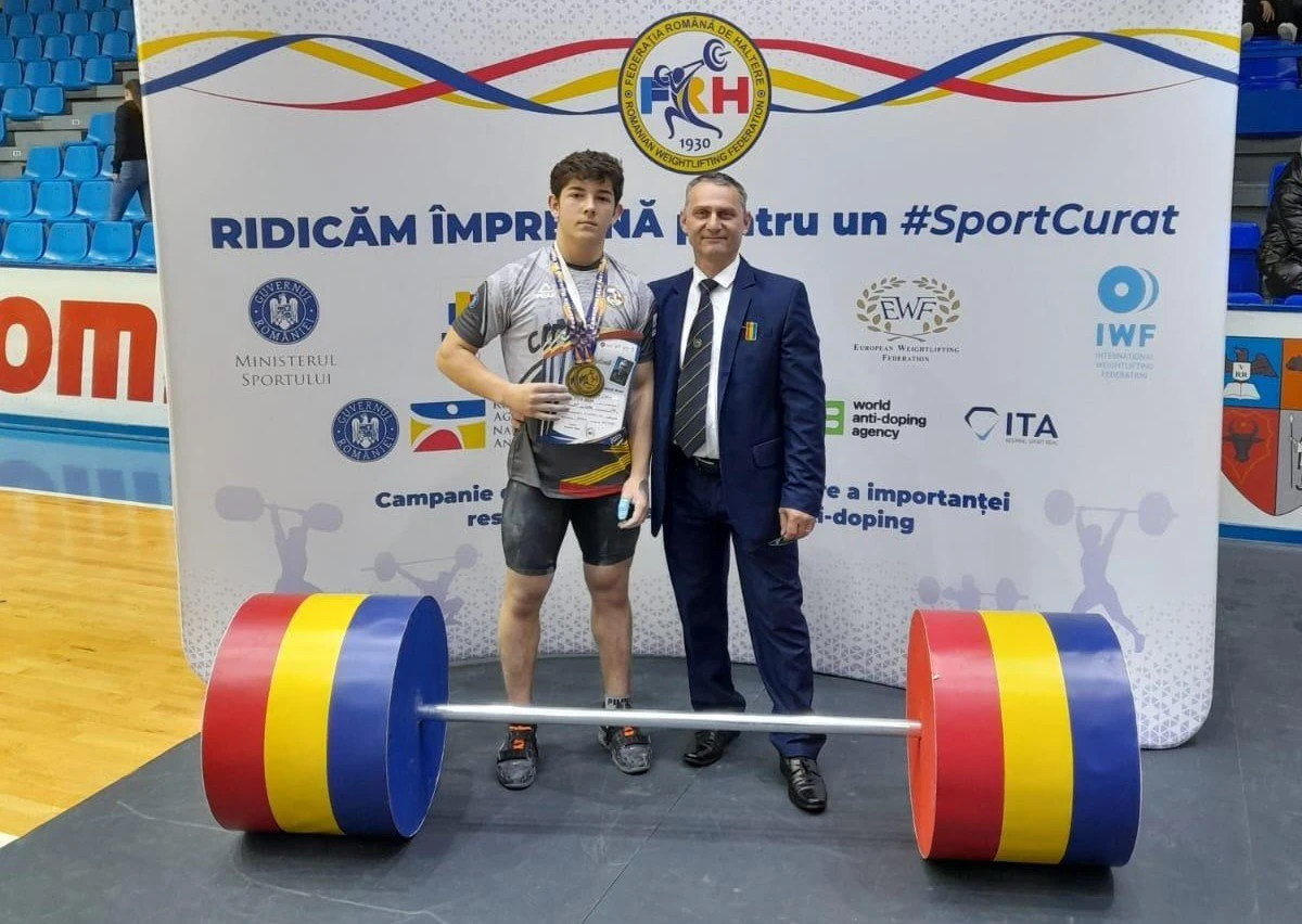 AMEFA și CSM dau doi tripli campioni naționali la haltere! Salbă de medalii arădene la juniori II