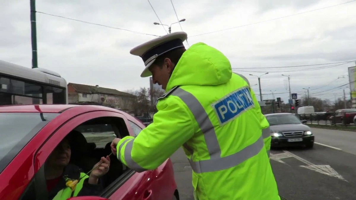 Amendă de 500 de lei pentru deplasarea după ora 23.00