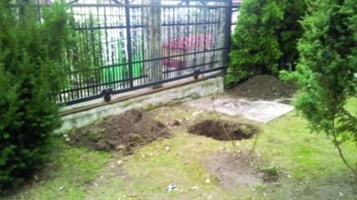 AMENINTARI MAFIOTE FARA PRECEDENT IN ROMANIA. INTERLOPII I-AU SAPAT UNUI SENATOR UN MORMANT IN CURTE