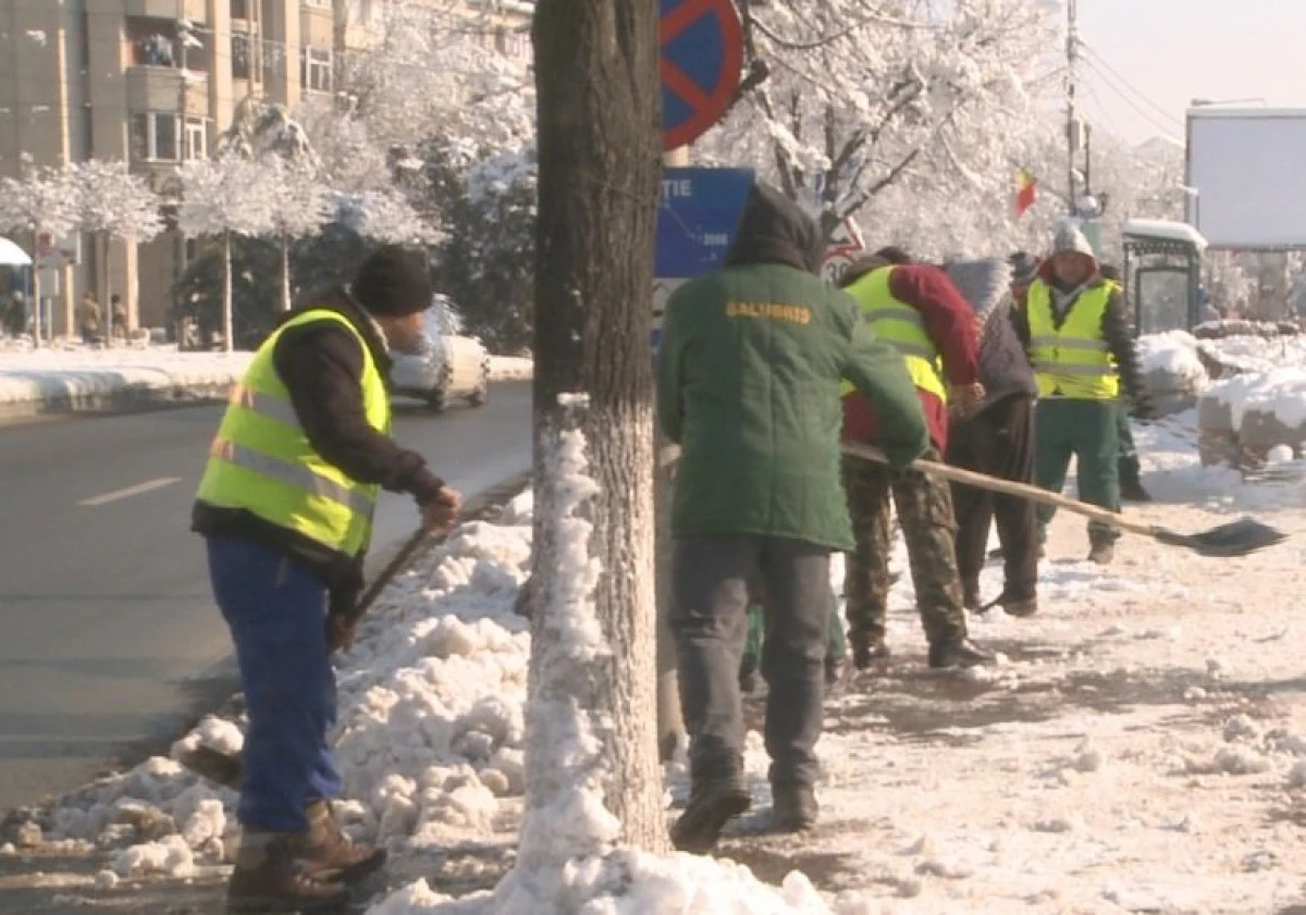 Amenzi de până la 8.000 de lei pentru angajatorii care nu asigură condiții speciale pe timp de ger