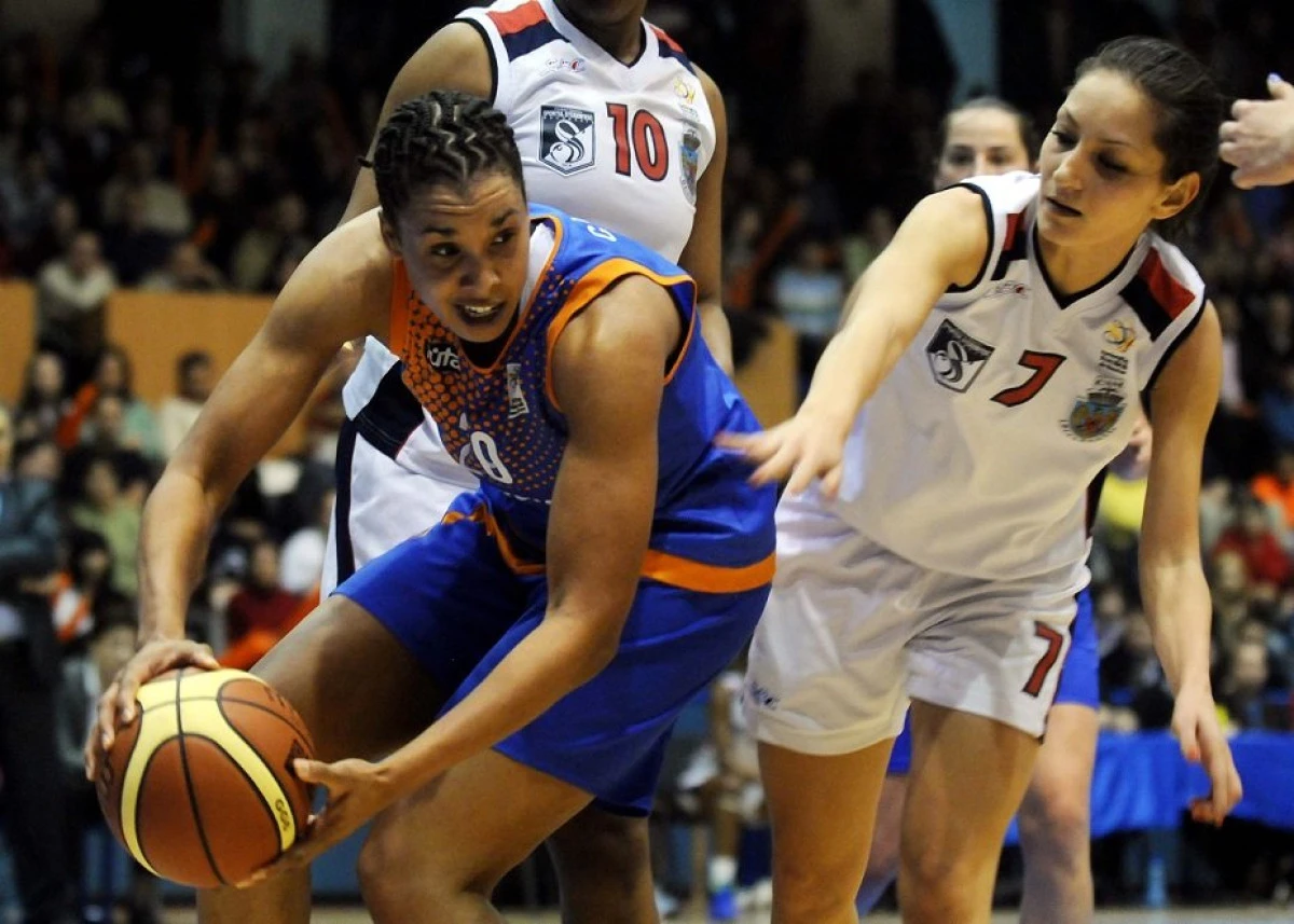 Americanca Monique Coker revine la ICIM Arad