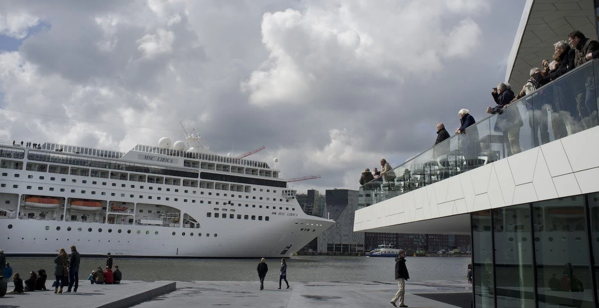 Amsterdamul interzice navele de croazieră pentru a combate turismul de masă