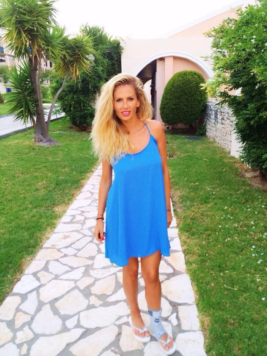 ANDREEA BANICA SI-A SCOS SUNCILE LA BRONZAT: "NU AM NIMIC DE ASCUNS"