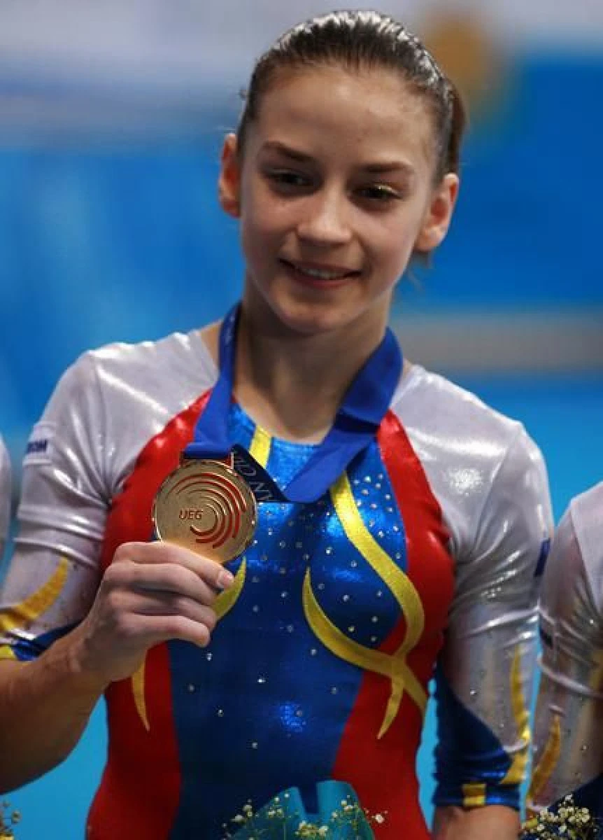 ANDREEA MUNTEANU A OBTINUT MEDALIA DE AUR LA CAMPIONATELE EUROPENE DE GIMNASTICA