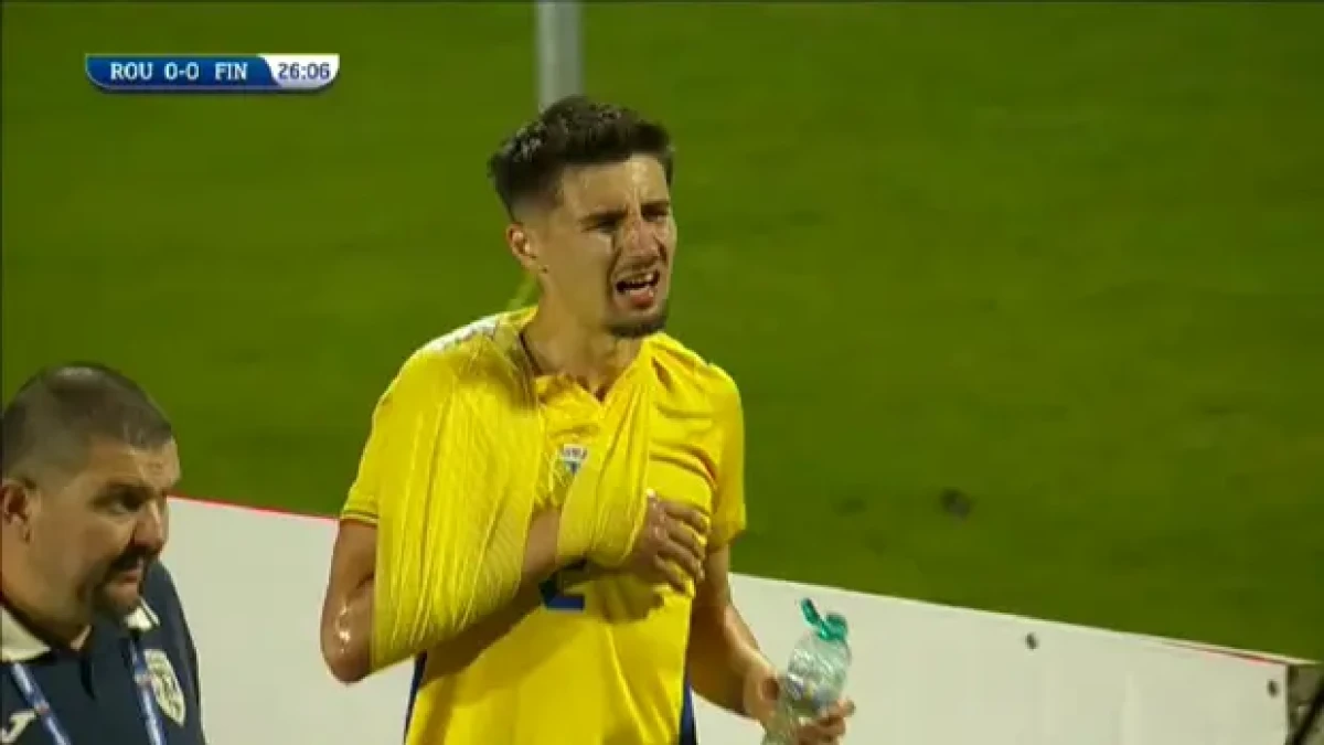 Andrei Dorobanțu, accidentare gravă la naționala U21. Fundașul UTA-ei a fost scos pe targă