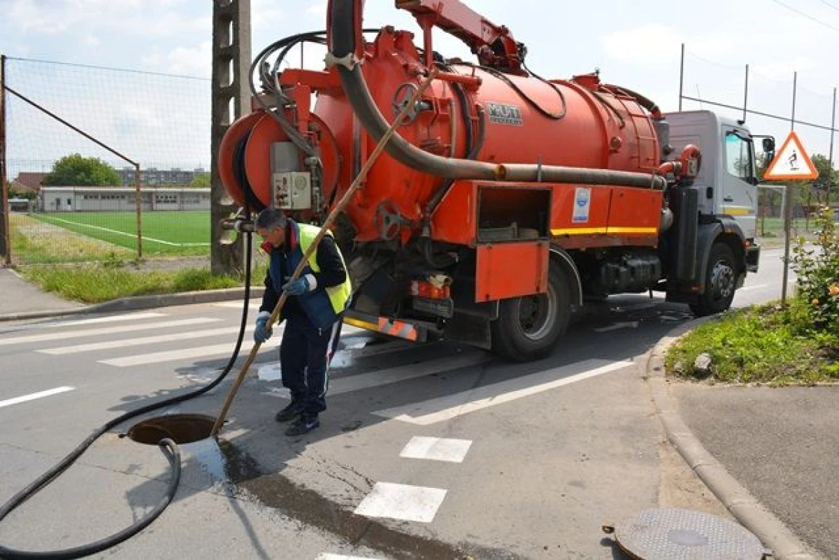 Angajații CAA vor interveni pentru remedierea unei avarii, în zona urcare pod Decebal