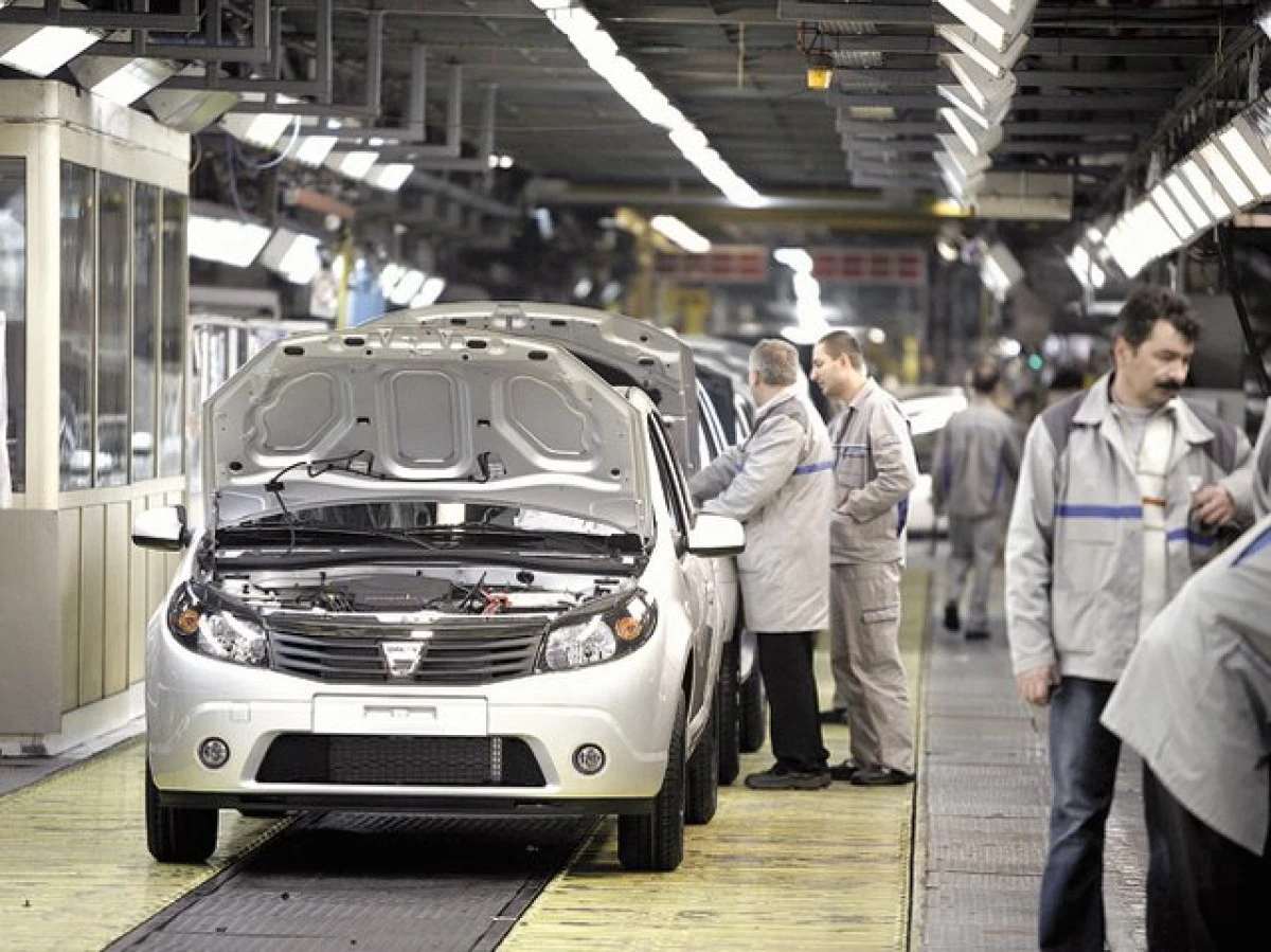 Angajații Dacia care renunță la locul de muncă primesc până la 26 de mii de euro