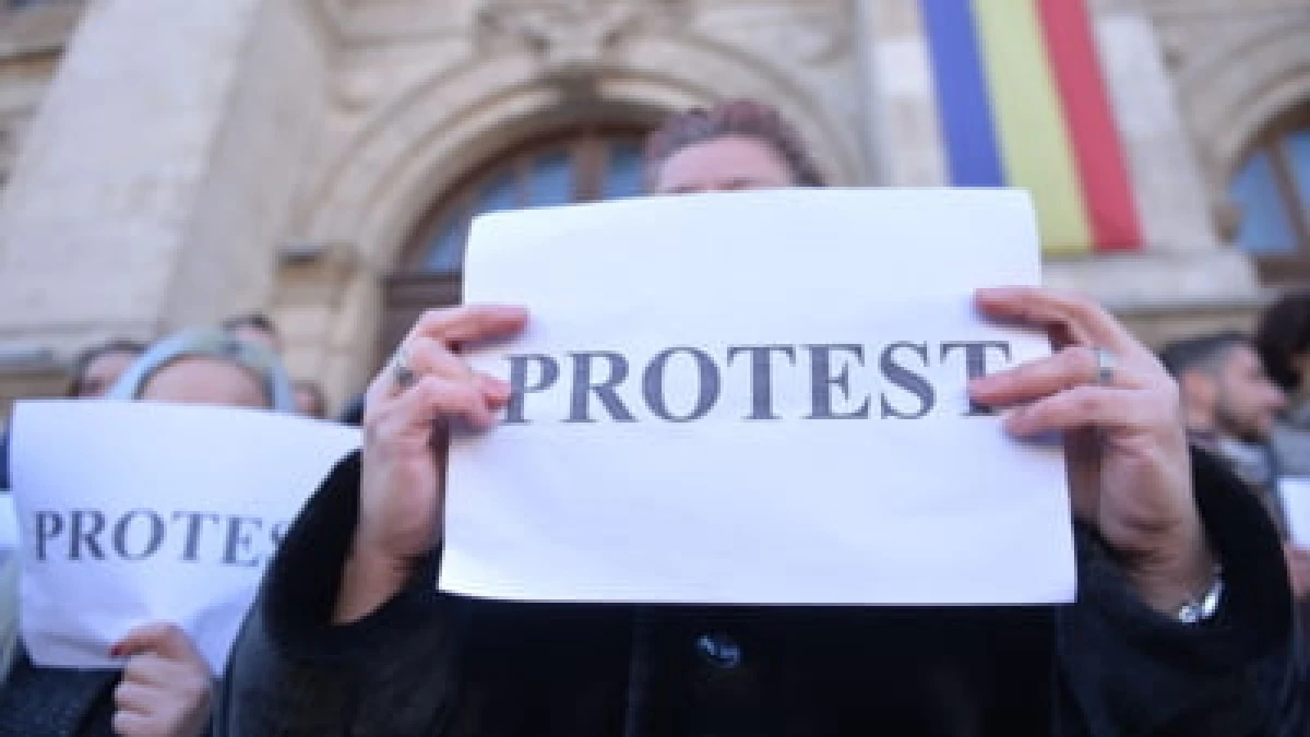 Angajații din Finanțe reiau protestele. SindFISC cere o grilă salarială separată pentru ANAF