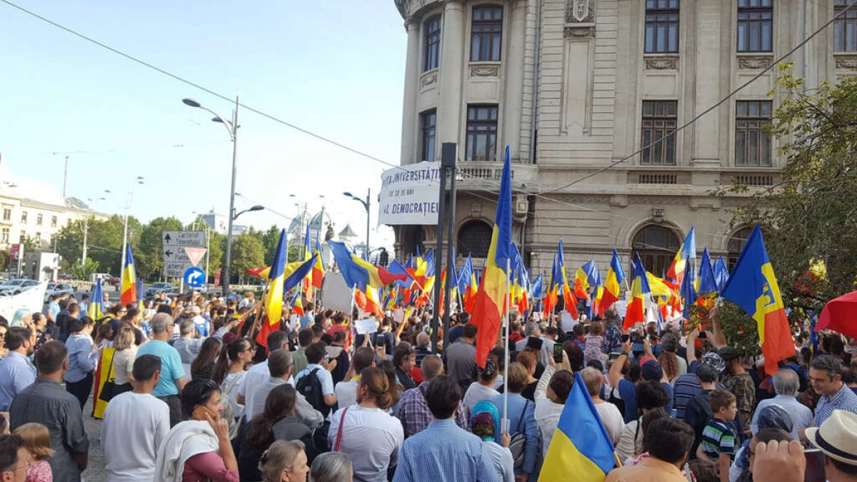 Angajații din învățământ, sănătate, dar și poliție se revoltă împotriva măsurilor de austeritate impuse de guvernul lui Iohannis