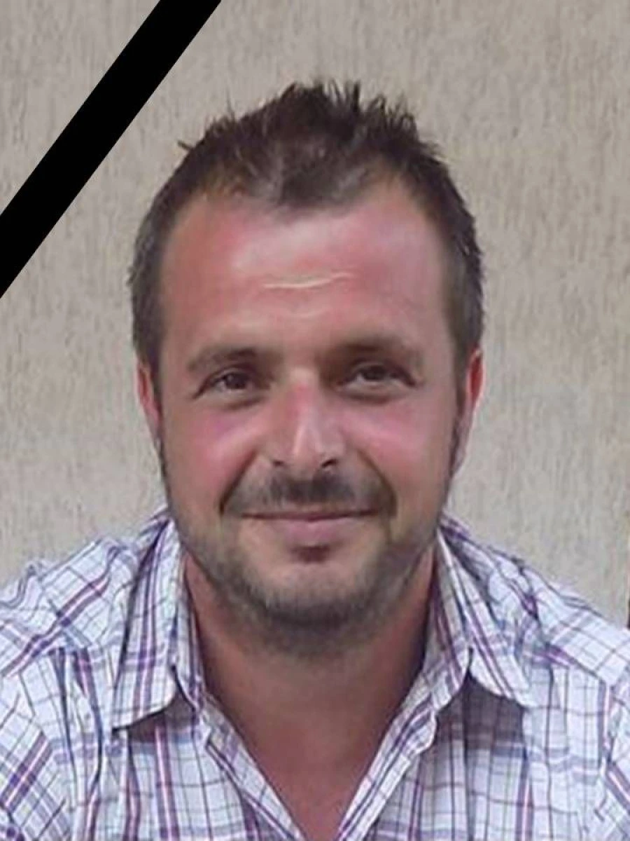 ANGAJATII PRIMARIEI LIPOVA SUNT ALATURI DE FAMILIA LUI ALEXANDRU STEI, DECEDAT IN URMA UNUI ACCIDENT LA VANATOARE