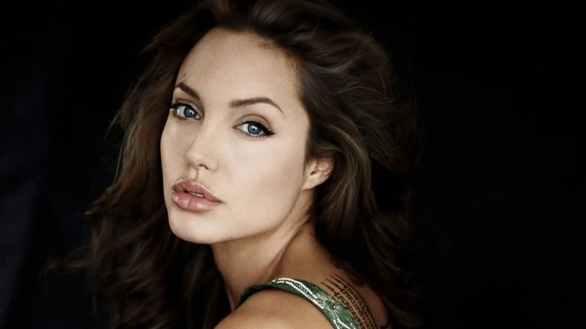 Angelina Jolie, criticată dur de fani