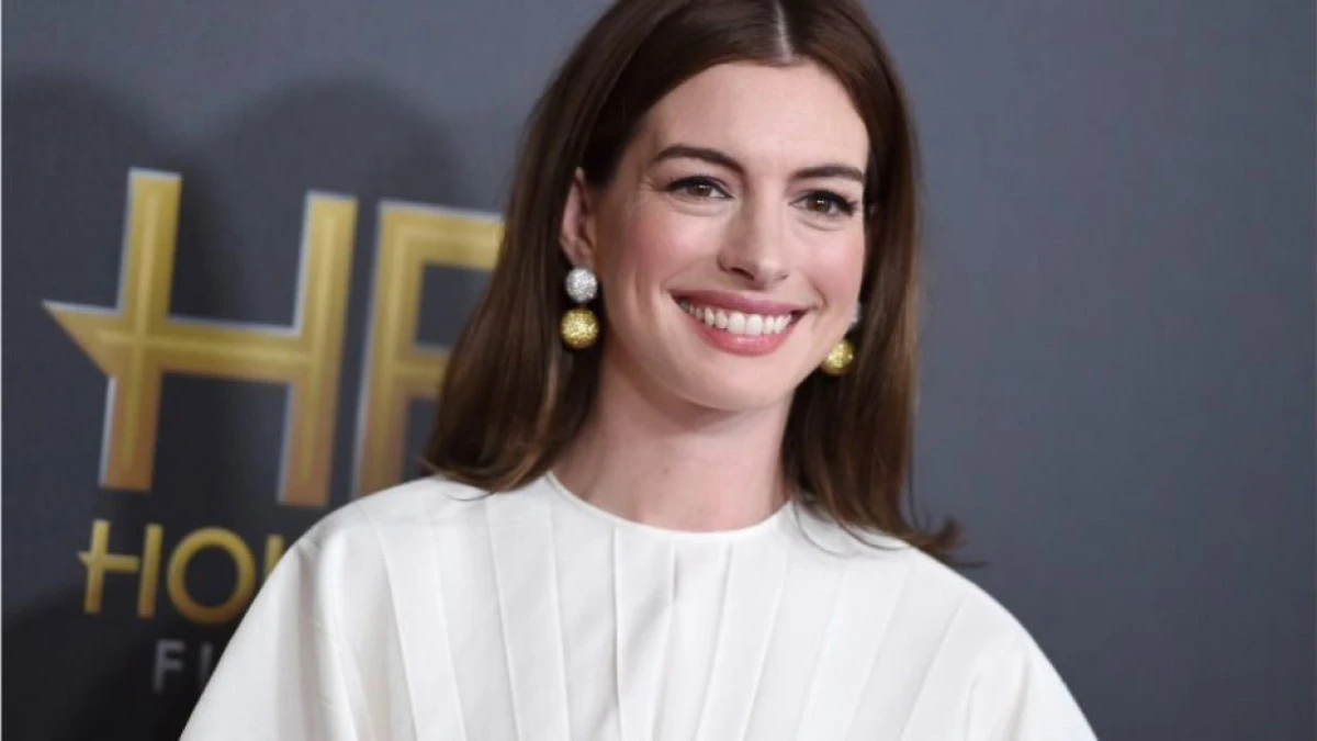 Anne Hathaway a primit joi o stea pe aleea Walk of Fame