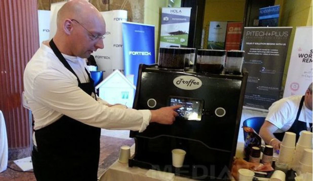APARAT DE FACUT CAFEA, CARE ARATA SI CATE CALORII SUNT INTR-O CEASCA, INVENTAT DE O ECHIPA DE ROMANI SI OLANDEZI