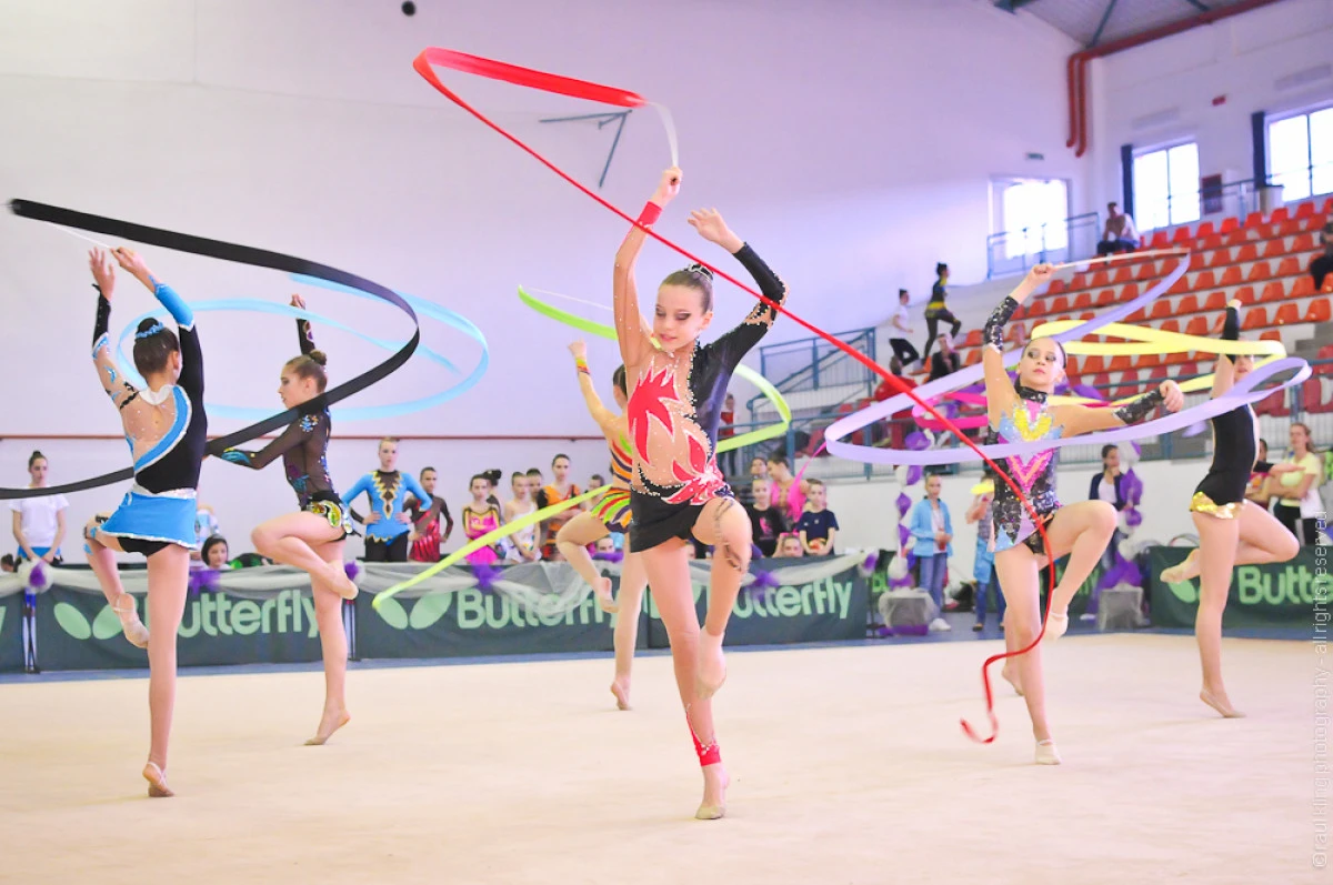 Aproape 150 de sportive vor defila, în weekend, la Cupa CSM Arad de gimnastică ritmică