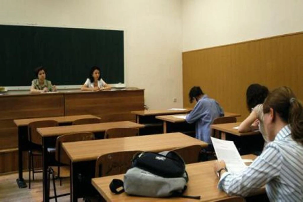 APROAPE 200.000 DE ELEVI DE CLASA A VIII-A SUSTIN PRIMA PROBA A SIMULARII EVALUARII NATIONALE
