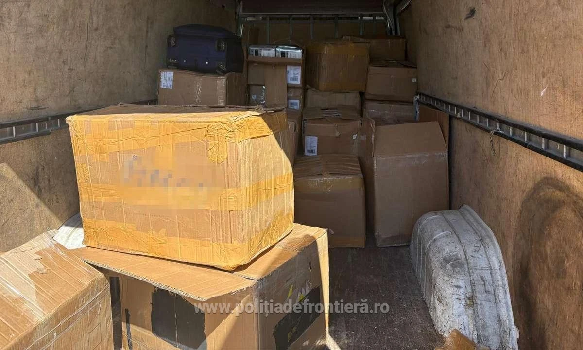 Aproape 8.000 de haine contrafăcute au fost confiscate în județul Arad. Marfa valorează circa 950.000 de lei